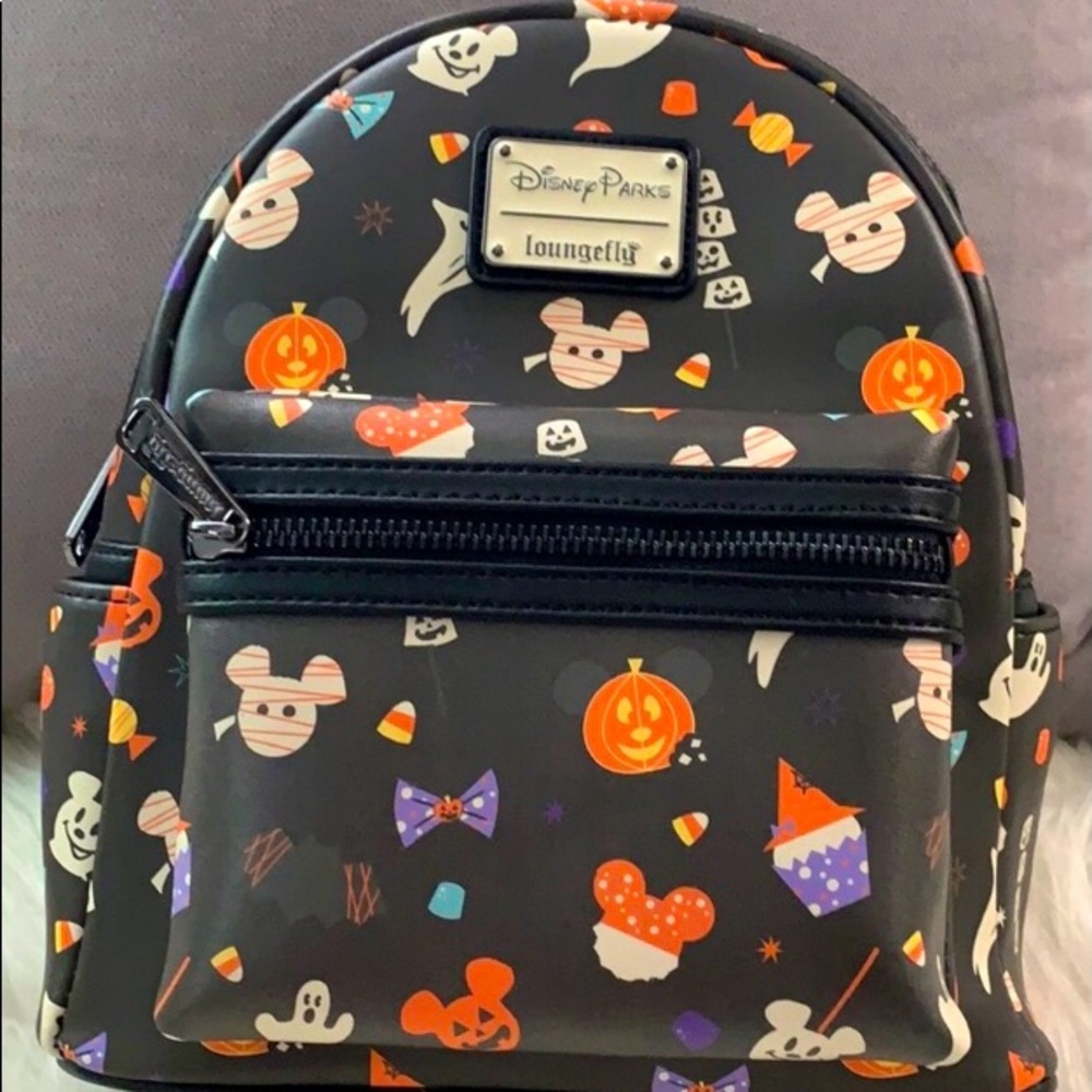 🎃Mickey Halloween treat Loungefly backpack